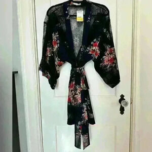 NWT Willow and Clay Floral Kimono with Lace Detail and Belt, size S